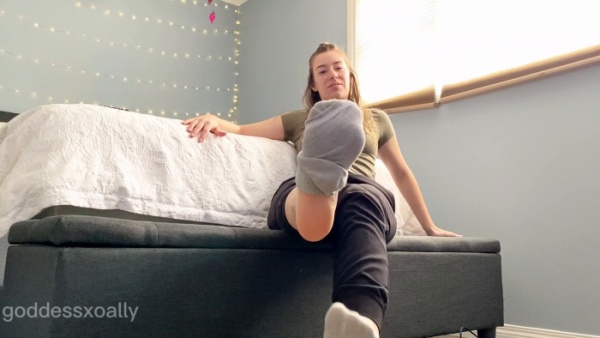 Goddess Ally Etana - Sweaty Foot Bitch JOI