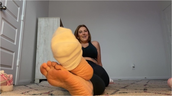 iNeedNicole - My socks and feet Homewreck you