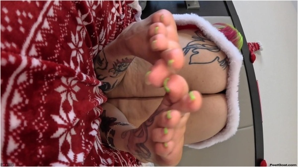 Feet Goat - Loes Toes is dreaming of a White Christmas cumshot explosion