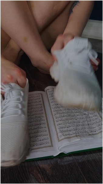 JessicaBush - Stomping Quran in Old Sneakers