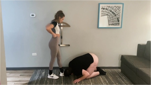 ONLYBALLKICKING - Brutal Athletic Ballbusting - Blaire