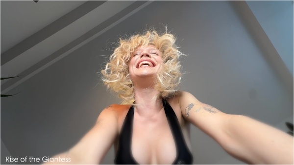 Rise of the Giantess - Giantess Christi - Looks Like You're My Dinner - 4K