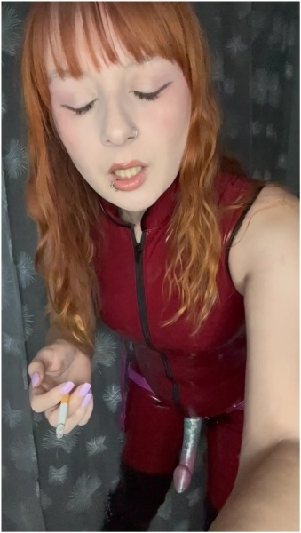 Princess Diss - Strap on Smoking Goddess