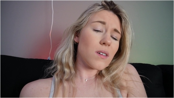 keeks 3005 - Horny Blonde Tells You What She Would Do If You Were There