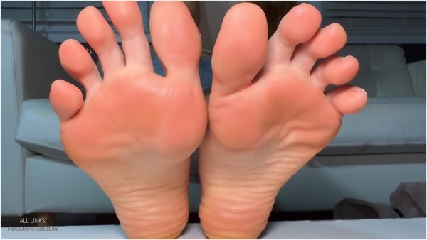 My Lindsey Leigh - No Socks All Day - PostShopping Sweaty Feet & Spit Degradation