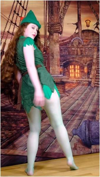 MadameBeatrix - Seamless Pantyhose Cosplay Dance and Foot Tease