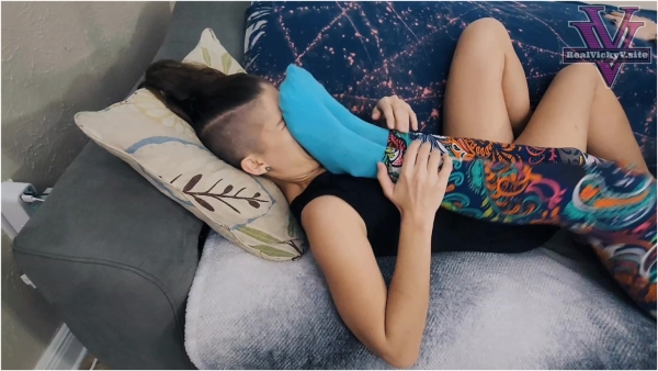 Spoiled Mean MYLFs - Vicky Vixxx - Massage my smelly feet or else