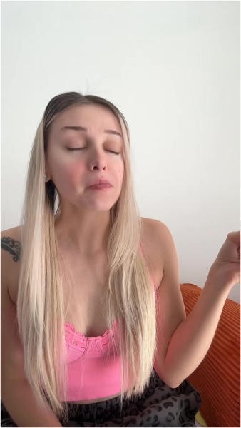milajoyce69  - Crumbl Cookie Mukbang