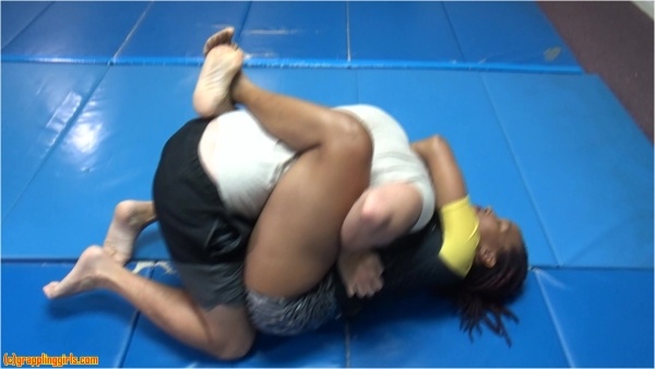 Grappling Girls In Action - Ggmilfwrestles12