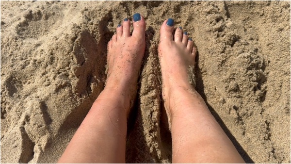 MistressMolly77 - Mistress Molly's Sandy Foot Worship at the Beach