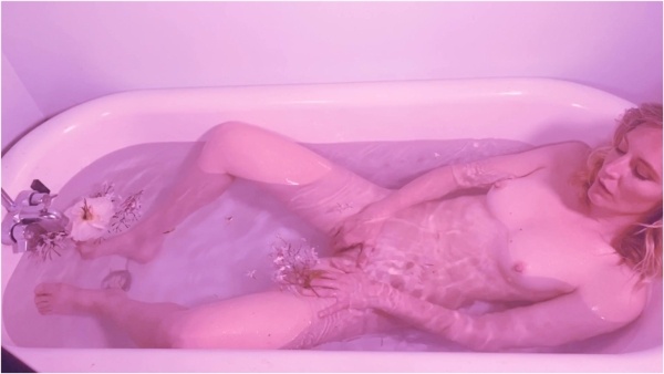 mona wales - Getting Wet in the Bath tub