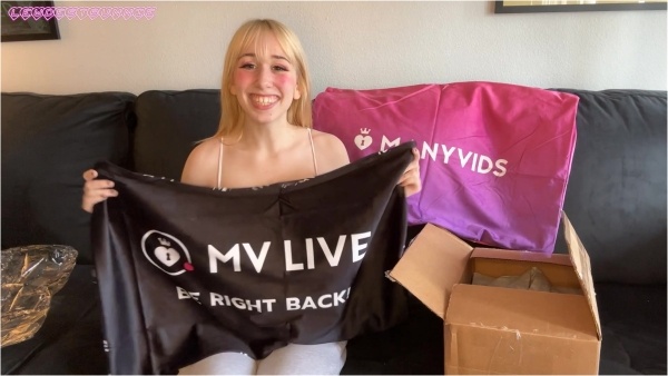 lewdestbunnie - MV awards 2023 prizes unboxing try-on