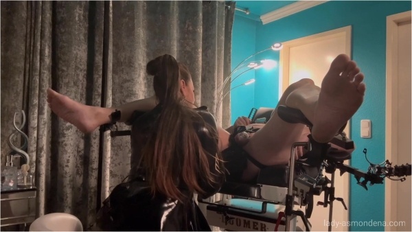 Mistress Asmondena - Live Fisting Session