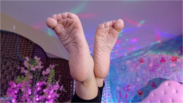 Petite Mercy - Worship Goddess Soles