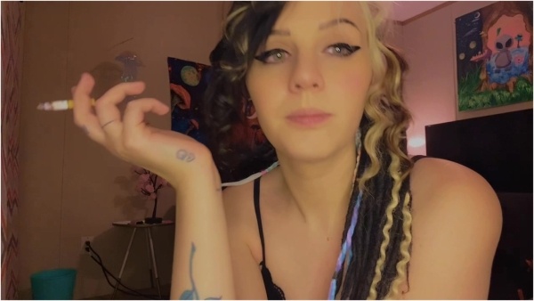 RavenSkye - Smoking and playing with tail Facefetish
