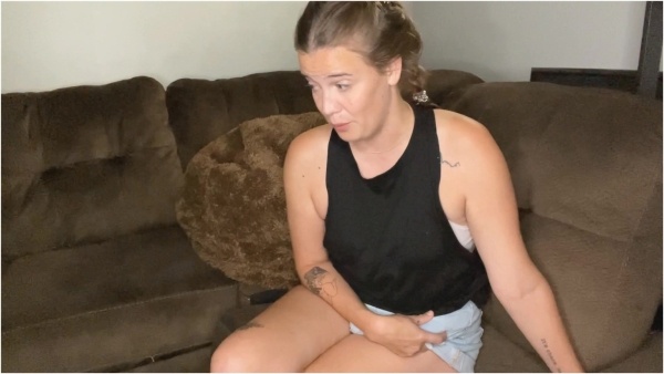 maggierosexo - Secretly Filming Your Aunt Taking a Piss