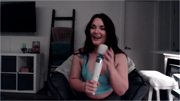 ClaireFoxxx - Hitachi quot;Magic Wandquot; Unboxing Vid