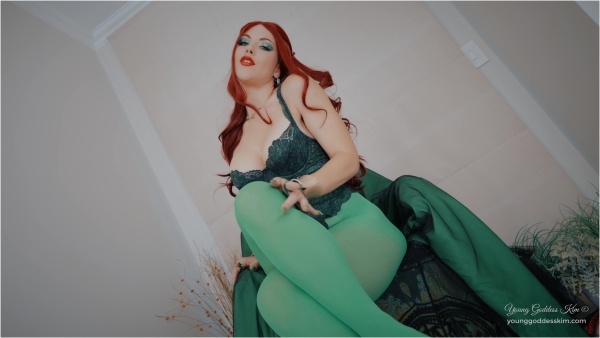 Young Goddess Kim - Prey to Poison's Feet (4K)