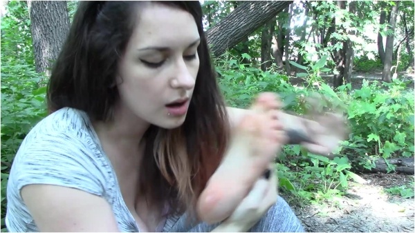 Leena Mae - Licking My Dirty Feet in the Woods