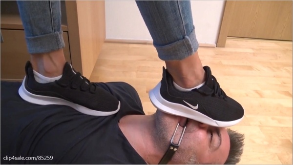 GLAMOUR BRATS MEGASTORE - FOCUS ON SHOES 2 - CLOSE UP Shoe boot sneaker worship heel sucking dirty soles licking