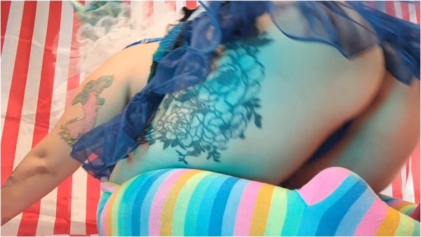 Luna Allora - Clown Girl Tries A New Cream Pie
