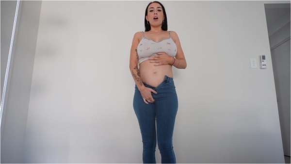 Aysha Paige - Pregnant Milf Desperate To Pee