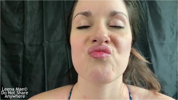 Leena Mae - Licking and Smelling My Lips