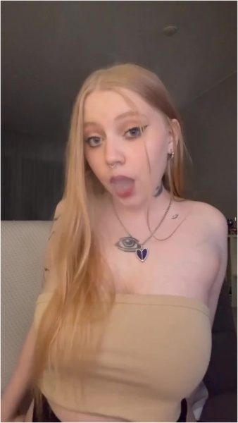 RebeccaHottie - Smoking Vape