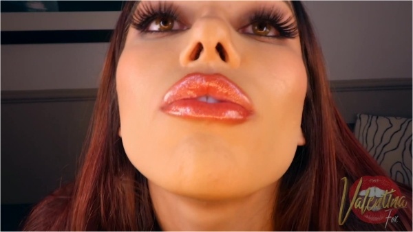 Valentina Fox - Luscious Lip Worship