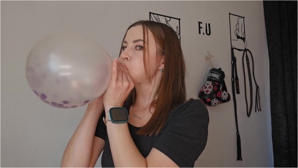 Lana Blade - 10 MINUTES BALLOON BLOWING CHALLENGE