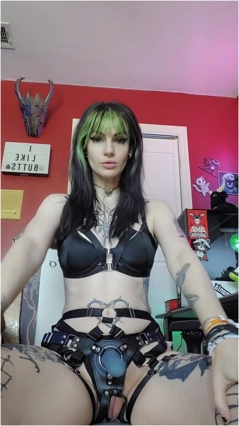 Prettyinpunk92 - Bend Over and Earn My Attention