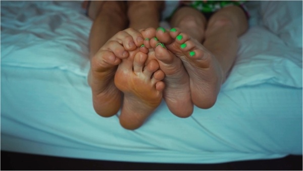 Imilia Audley - Bi Feet JOI Encouragement