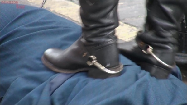 Sole cleaning in the street
