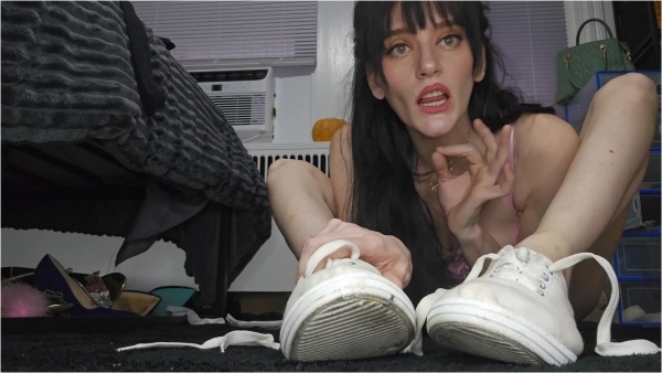 Misbehavedxoxo - Pump that cock for my sweaty wrinkles and disgusting shoes