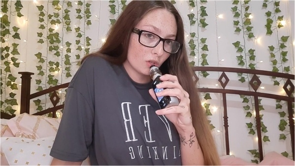 Nicole Nabors - Vaping