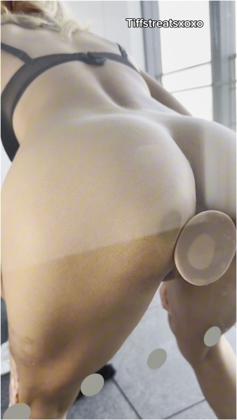 tiffstreatsxoxo - Cuckolding balcony with your keys around my neck