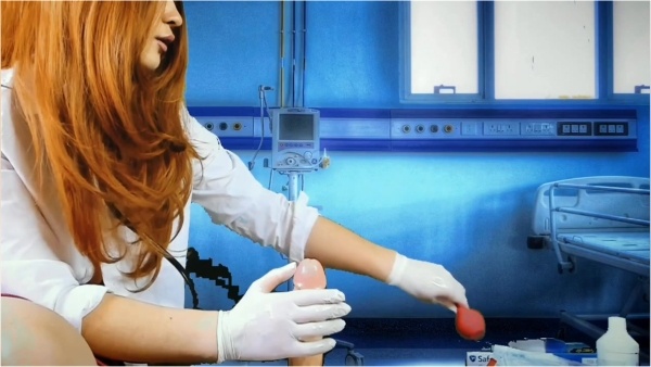 JuliaCrown - A doctor in gloves milks your dick