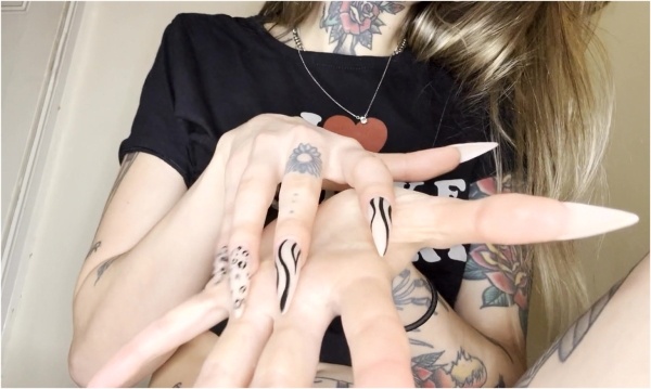 Miss diavola - INKED GODDESS TEASES YOU WITH HER CLAWS