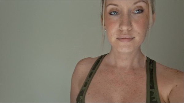 BrittiBratti - Gym Crush Wants You To Jerk It