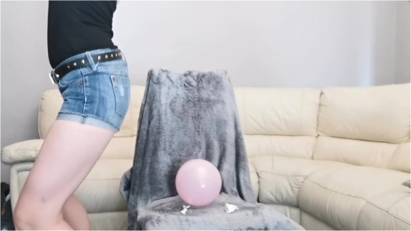 Lexi Snow - Balloon Lap dance