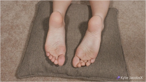Kylie JacobsX - Barefoot Foot Play Toe Wiggling JOI