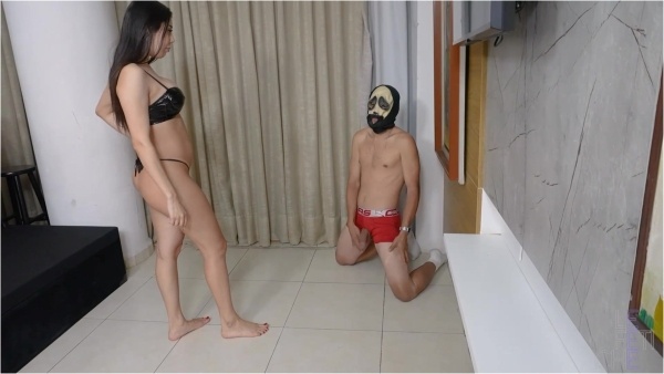 Ballbusting Le Fetiche - Olha Nos Meus Olhos Enquanto Estouro Essas Tuas Bolas Murchas Seu Idiota Que Mascara Horrorosa By Luna Valkova