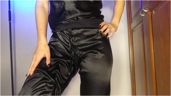 Goddess Anitta - A mess and a clean-up on my satin pants