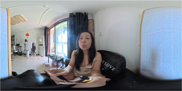 GTS Asia VR World - The female giant smokes 360VR