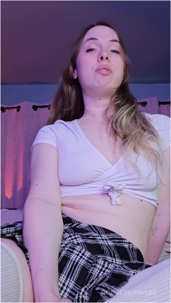 GoddessKayQueen - Giantess World Takeover - the Swallow Whole Skirt