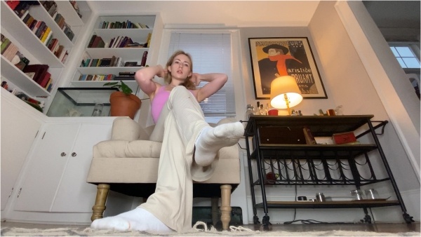 The Sensitive Spot - Giantess Stella's feet