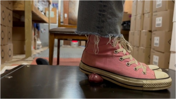Sneaker Ballbusting Studio - Converse Dick Stomping On Sunday Night