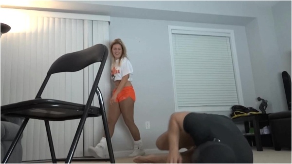 Princess Kelly - Sexy Hootz Waitress Ballbusting Game  Part 2