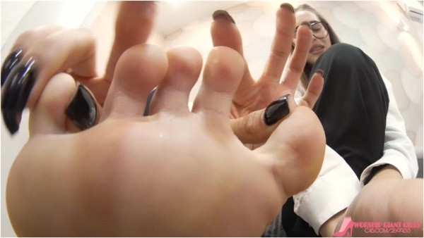 Worship Giant Girls - Aaccidental Experiment I Became The Tiny Foot Slave Of Dori And Victoriaa