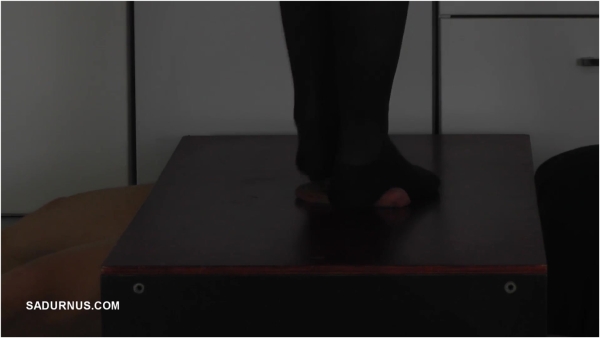 Sadurnus - The slaves orgasm under Mistress Cleos stocking feet